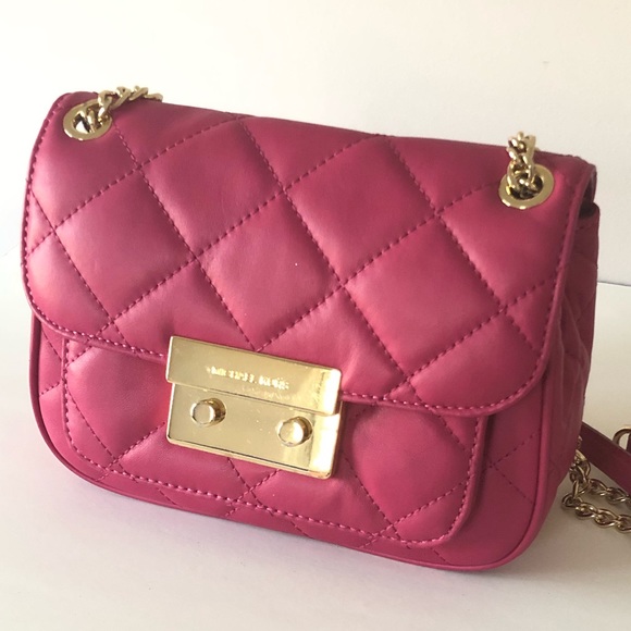 pink chain shoulder bag